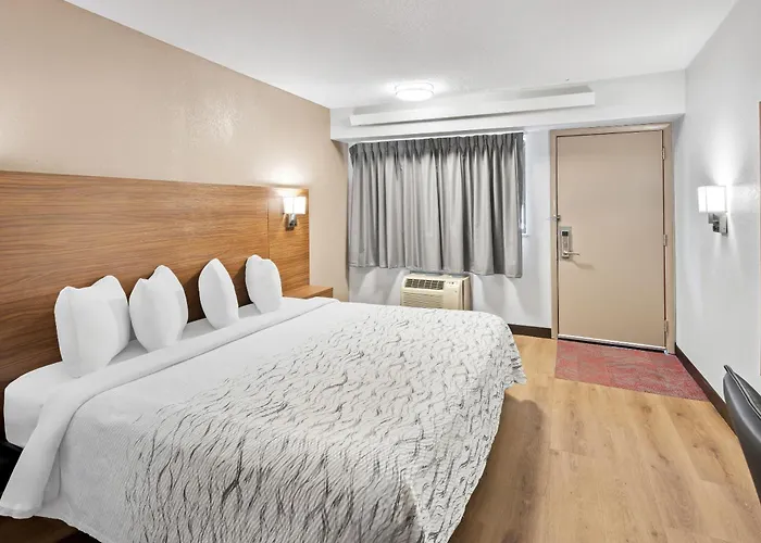 Red Roof Plus+ Columbus-ohio State Osu Hotel 3*