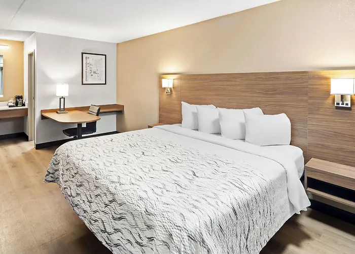 Red Roof Plus+ Columbus-ohio State Osu Hotel 3*